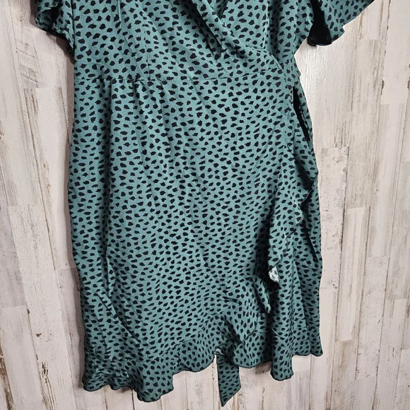 BloomChic Women's Green Ditsy Dot Wrap Ruffle V-Neck Knee Length Dress NWT 18/20 - Picture 10 of 15